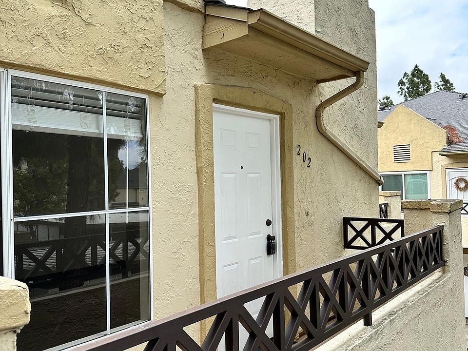 1st image of 2085 Lakeridge Cir Unit 202