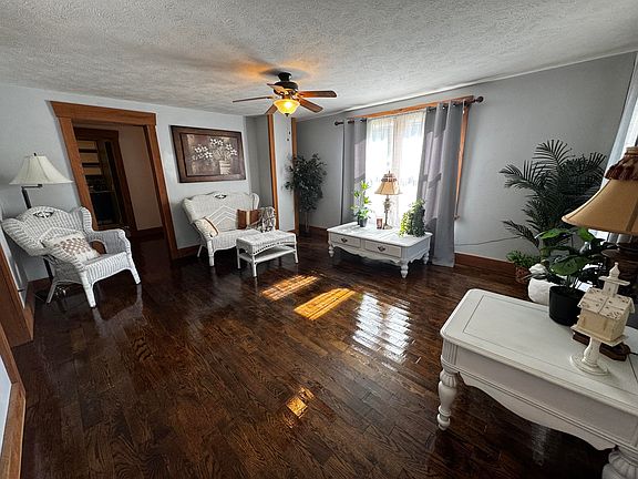 2nd image of 713 E Benton Avenue