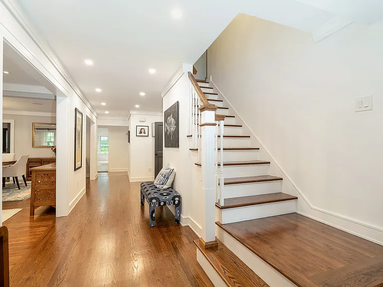 10 Loewen Ct — Photo 5