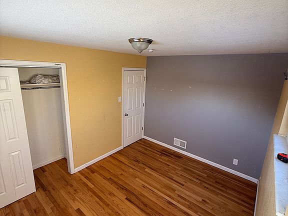 2nd image of 1562 W Hoye Pl #6