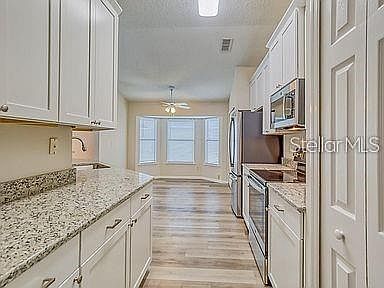 3rd image of 185 Johns Glen Dr