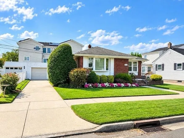 412 N Lancaster Ave, Margate, NJ 08402