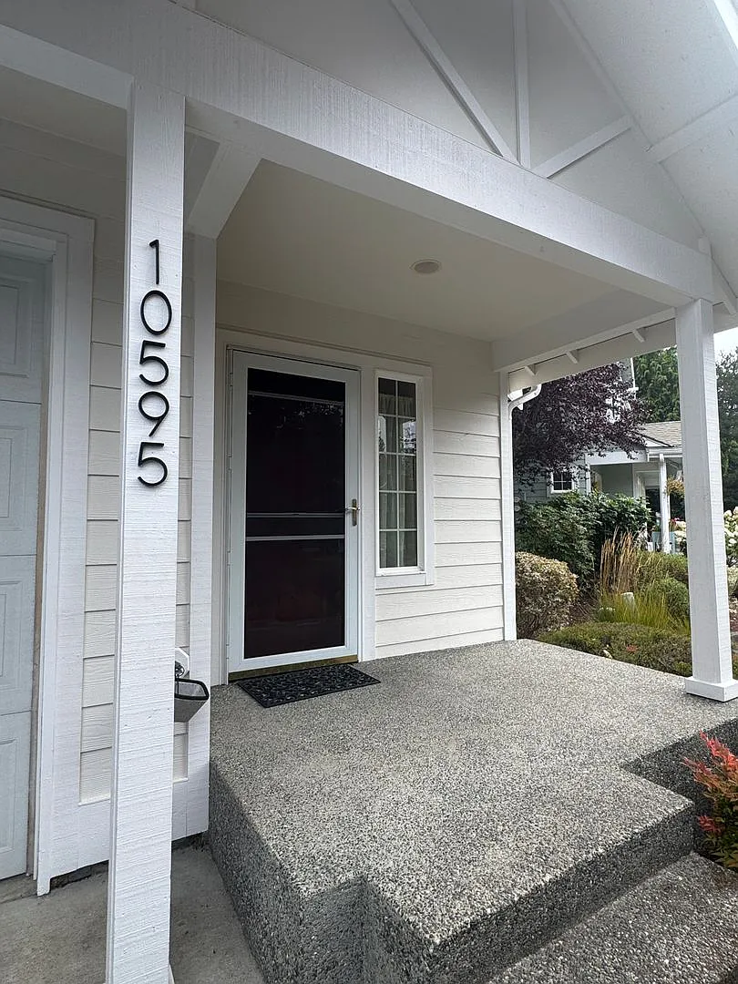 in town Kingston 3 bedroom townhome now available — Photo 1