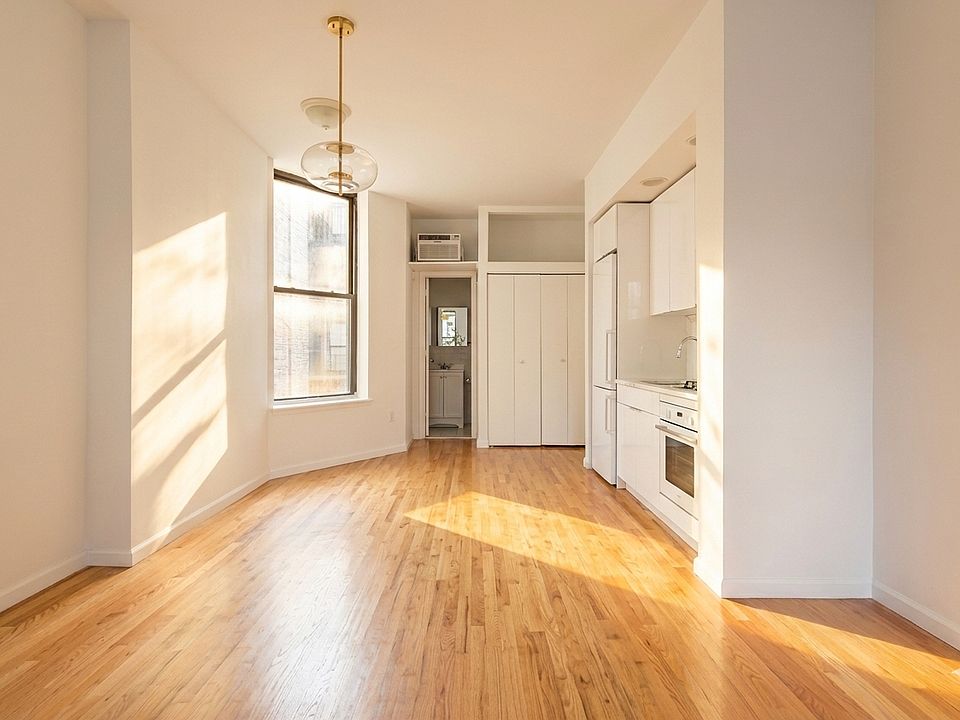2nd image of 237 E 53rd St #5CI