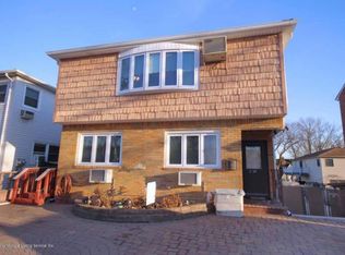 2136 S Railroad Ave, Staten Island, NY 10306