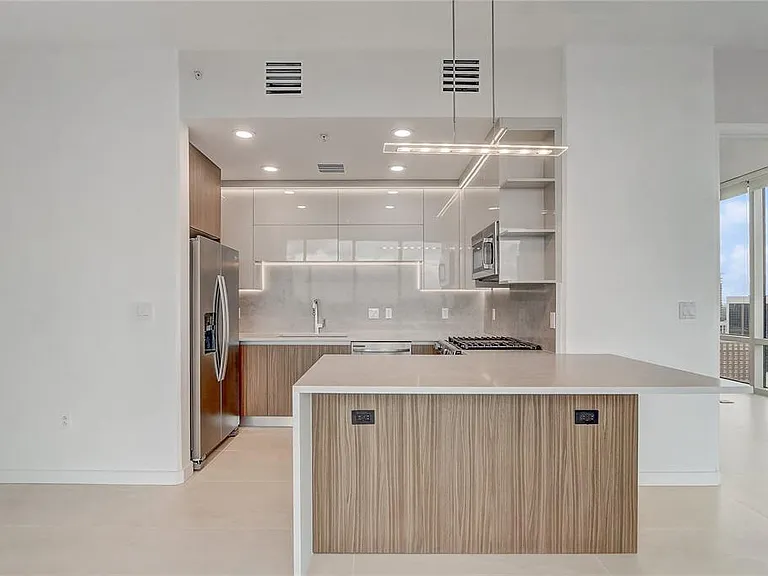150 E Robinson St #2012 — Photo 8