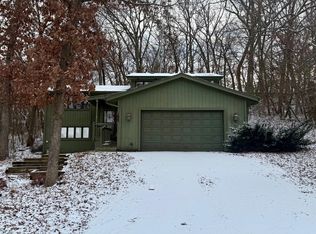 1222 Balsam Trl E, Eagan, MN 55123