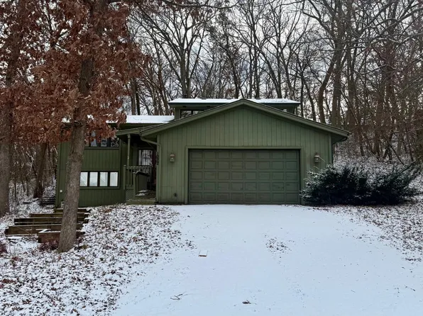 1222 Balsam Trl E, Eagan, MN 55123