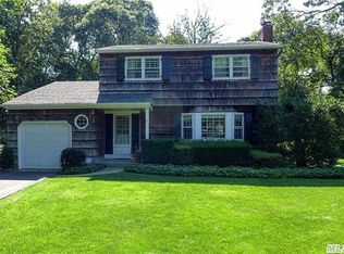 40 Colonial Ln, Bellport, NY 11713