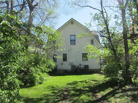2nd image of 24 S Hawthorne Ln