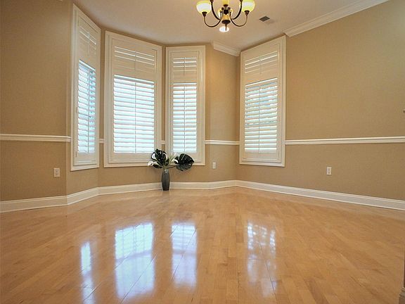5th image of 305 Regal Blvd #111