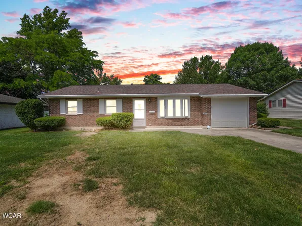 811 N Blackhoof St, Wapakoneta, OH 45895