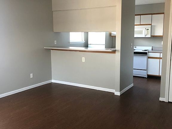 3rd image of 1033 Holloway Dr #1