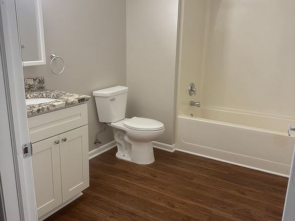 5th image of 901 S Franklin Ave #105