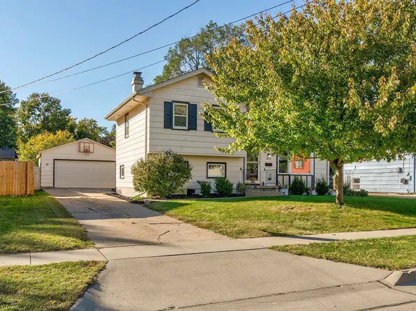 4022 66th St, Urbandale, IA 50322
