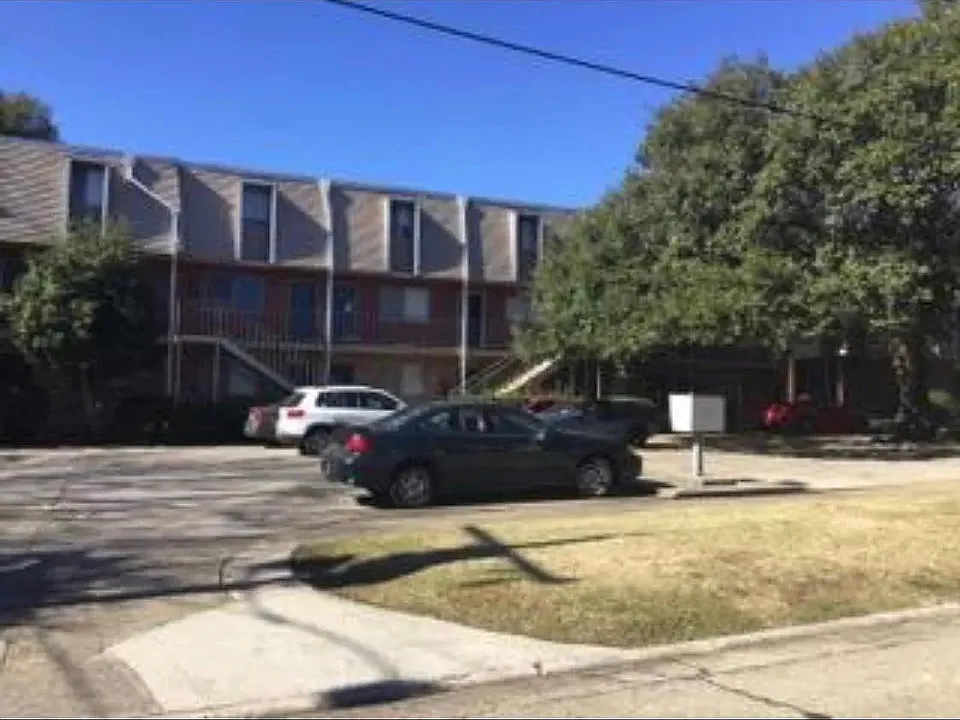 872 Arlington Ave #2