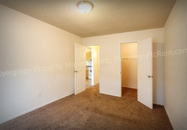 2034-2036 W Plum St — Photo 12