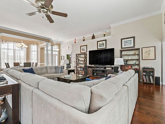 5th image of 204 Willow Bay Dr.
