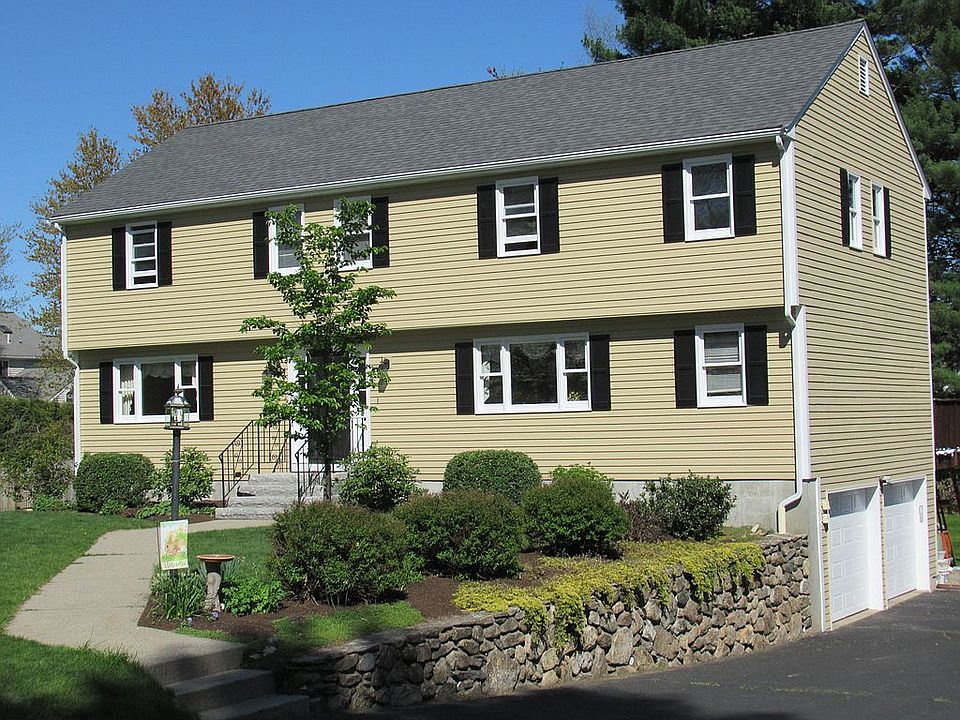 2nd image of 4 Royal Meadow Ln