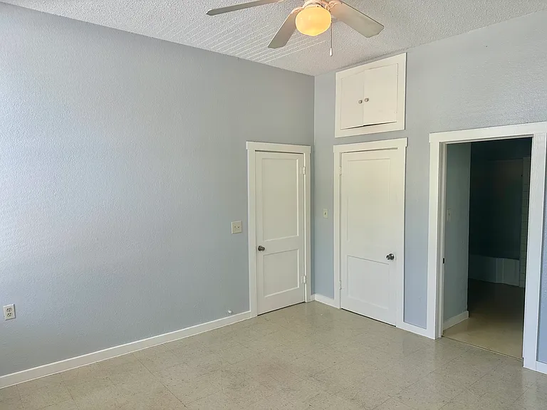 140 1/2 E San Antonio St #5 — Photo 6