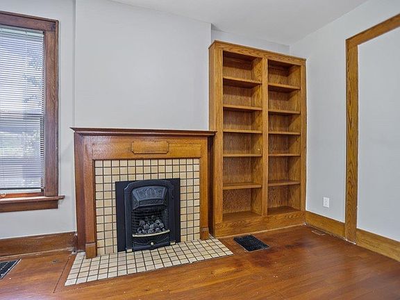 4th image of 97 E Oakland Ave #1