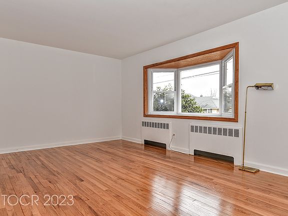 4th image of 40 Elder Ave