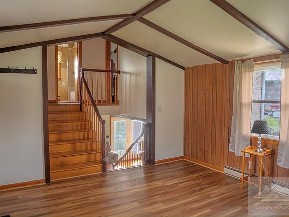 4th image of 147 Windmere St