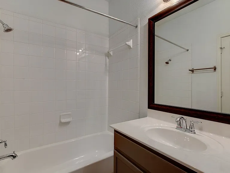 1310 Parmer Ln #303-3B — Photo 29