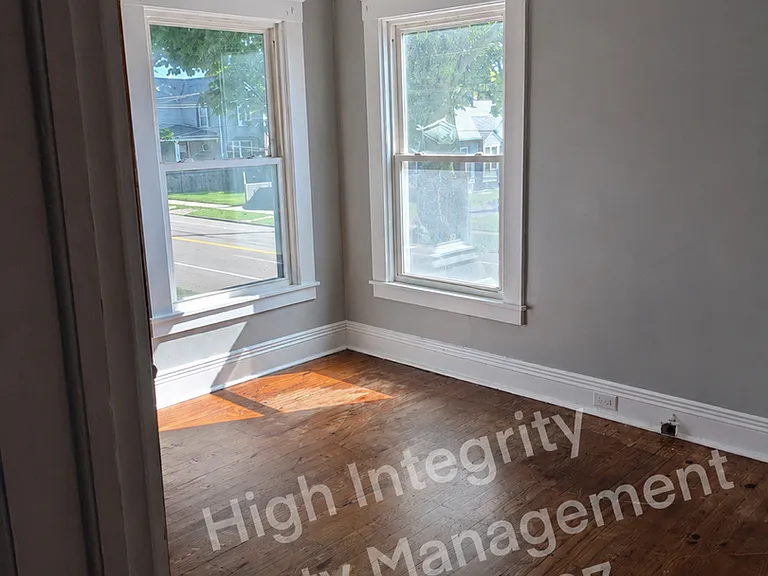 917 Davis St — Photo 11