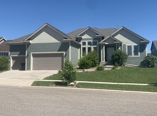 3320 30th St W, Williston, ND 58801