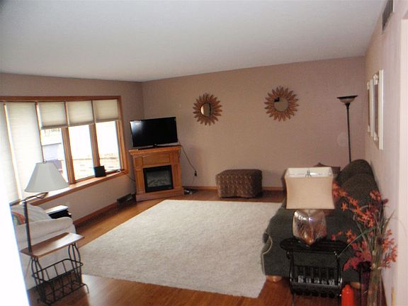 2nd image of 607 Betsy Ross Ln