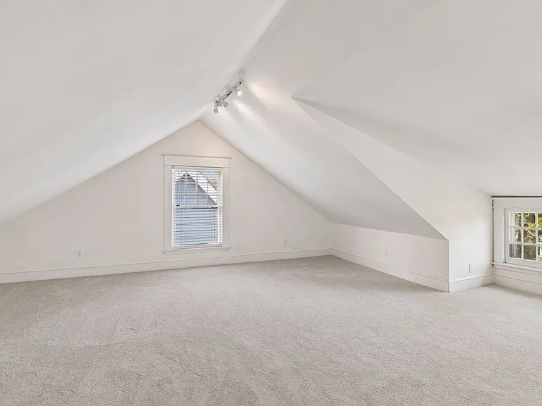 3329 Dupont Ave S — Photo 32