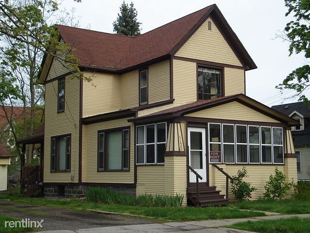 1122 Mills St