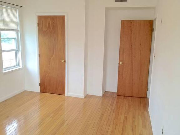 3rd image of 2640 Poplar St #3
