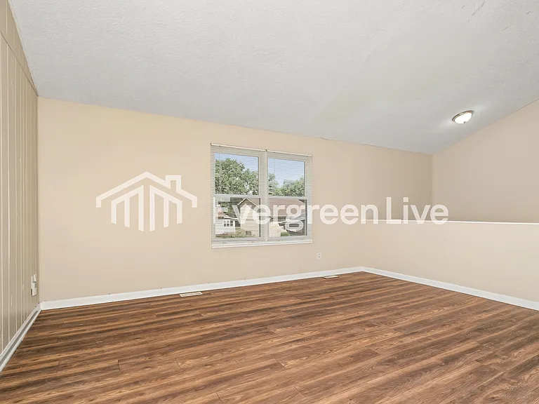 63 Oakridge West Dr — Photo 14