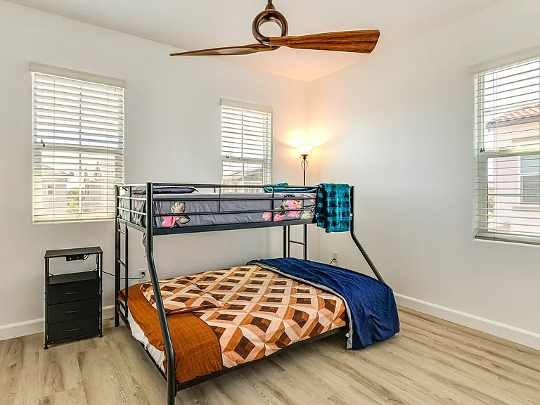 564 E Marcello Ave — Photo 19