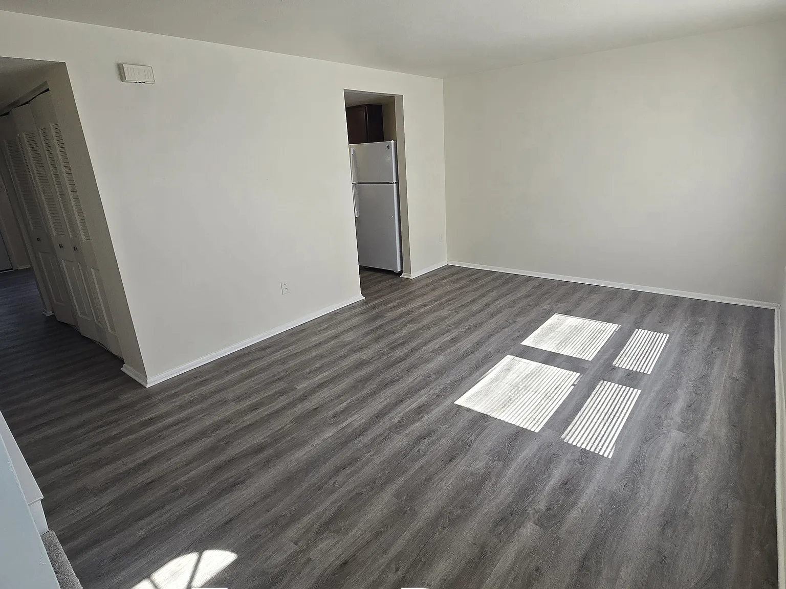 3 bed, 1.5 bath, 1216 sqft, $1,900 — Photo 2