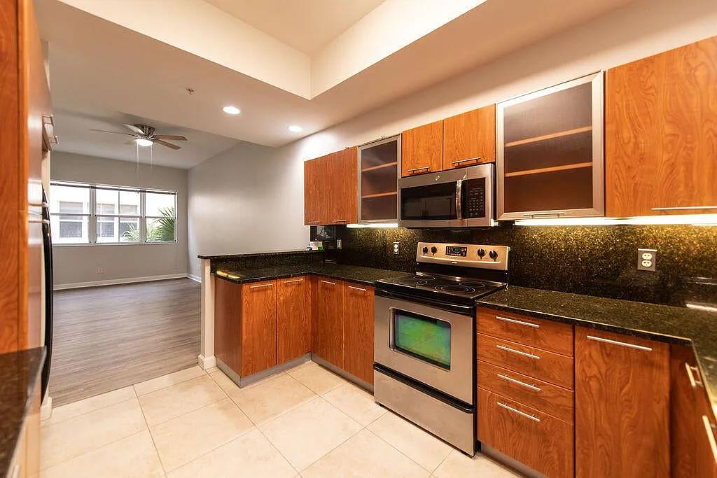 3 bed, 1952 sqft, $3,500 — Photo 1