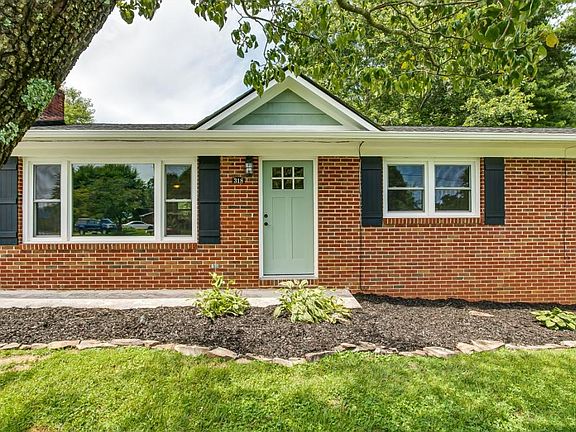 3rd image of 318 Oak Glen Cir
