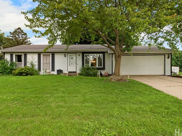 214 Augusta Dr, McHenry, IL 60050
