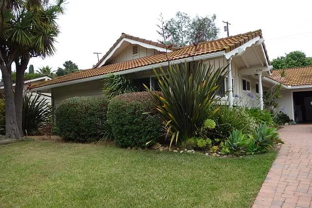 4 bed, 1565 sqft, $5,450 — Photo 2