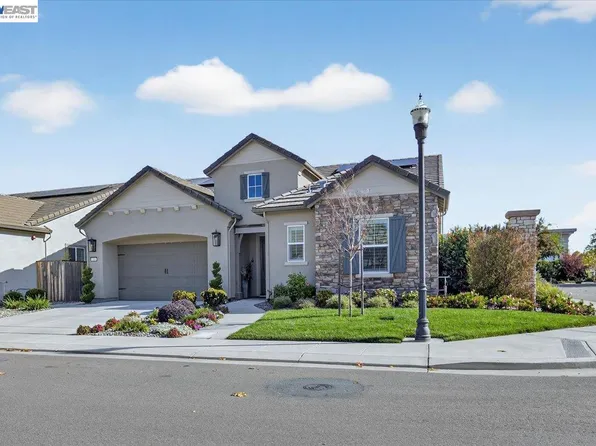 1560 Empire Dr, Lodi, CA 95242