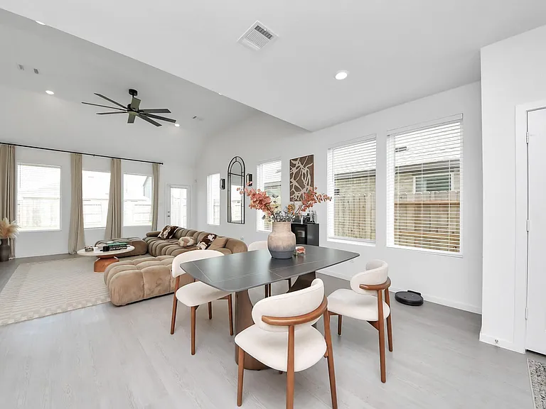 6325 Golden Seaton Dr — Photo 16