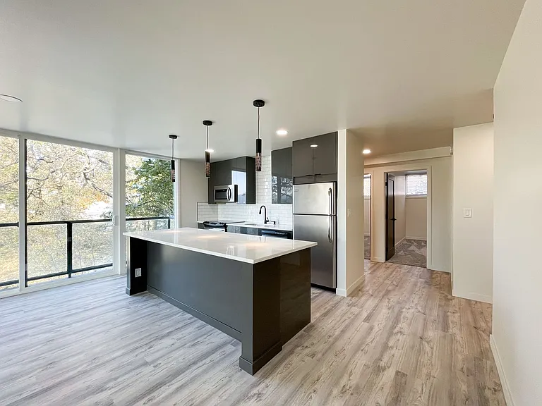 358 S Coeur D Alene St — Photo 29