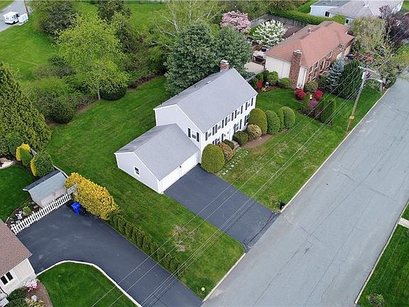 2nd image of 7 Carriage Way