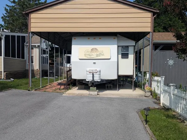 27 Ranger Rd, Falling Waters, WV 25419