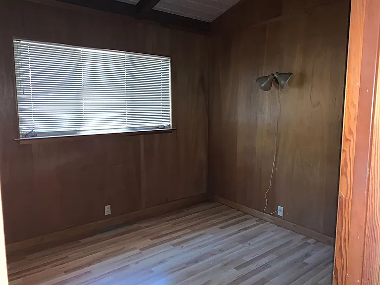4043 Greenwood Rd — Photo 10