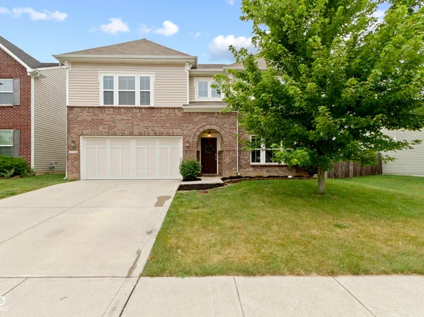 5776 Blue Sky Dr, Whitestown, IN 46075