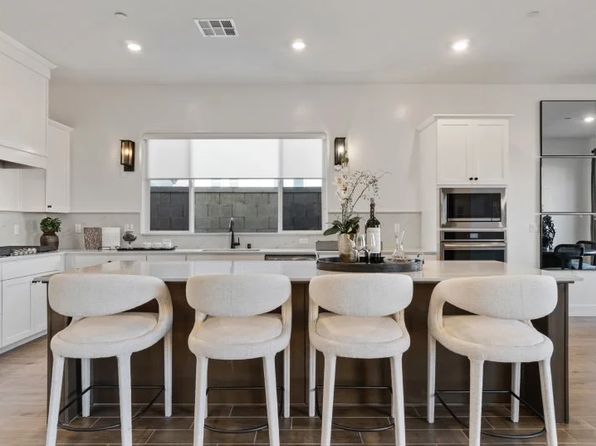 874 Diamond Rd W, Madera, CA 93636