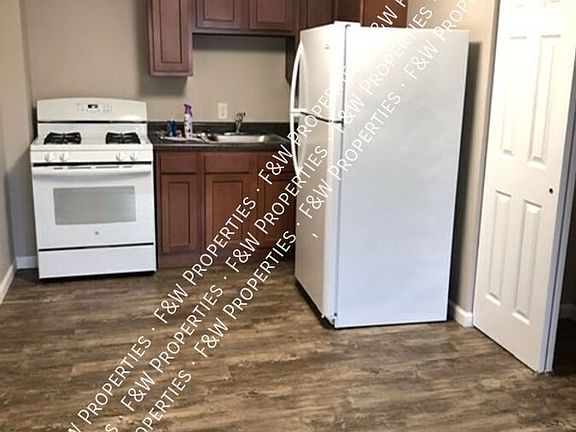 2nd image of 1738G E Long St